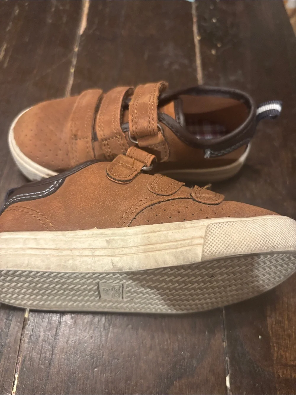 OshKosh Bgosh casual suede